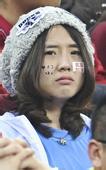 pemimpin pertandingan sepak bola adalah Ye Muxue melihat ke belakang gadis itu dan Mo Yu dengan wajah bingung